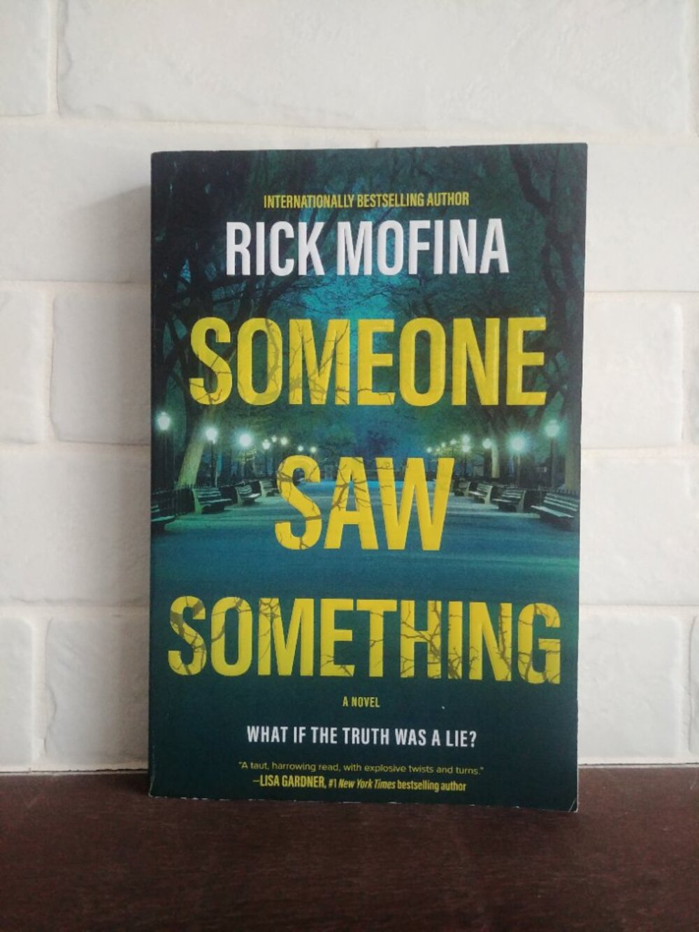 4/$20 Someone Saw Something novel book by Rick Mofina